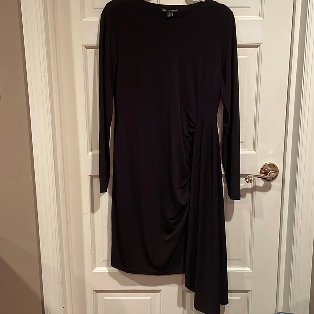 A pea in the pod size medium maternity little black dress size medium